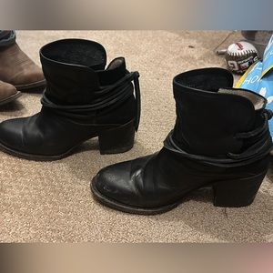 Freebird Casey black booties